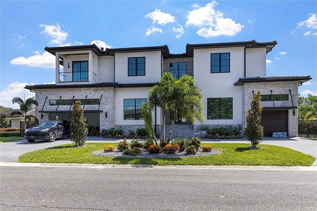 Exterior of a Signature Bay Homes luxury residence in Tampa Bay